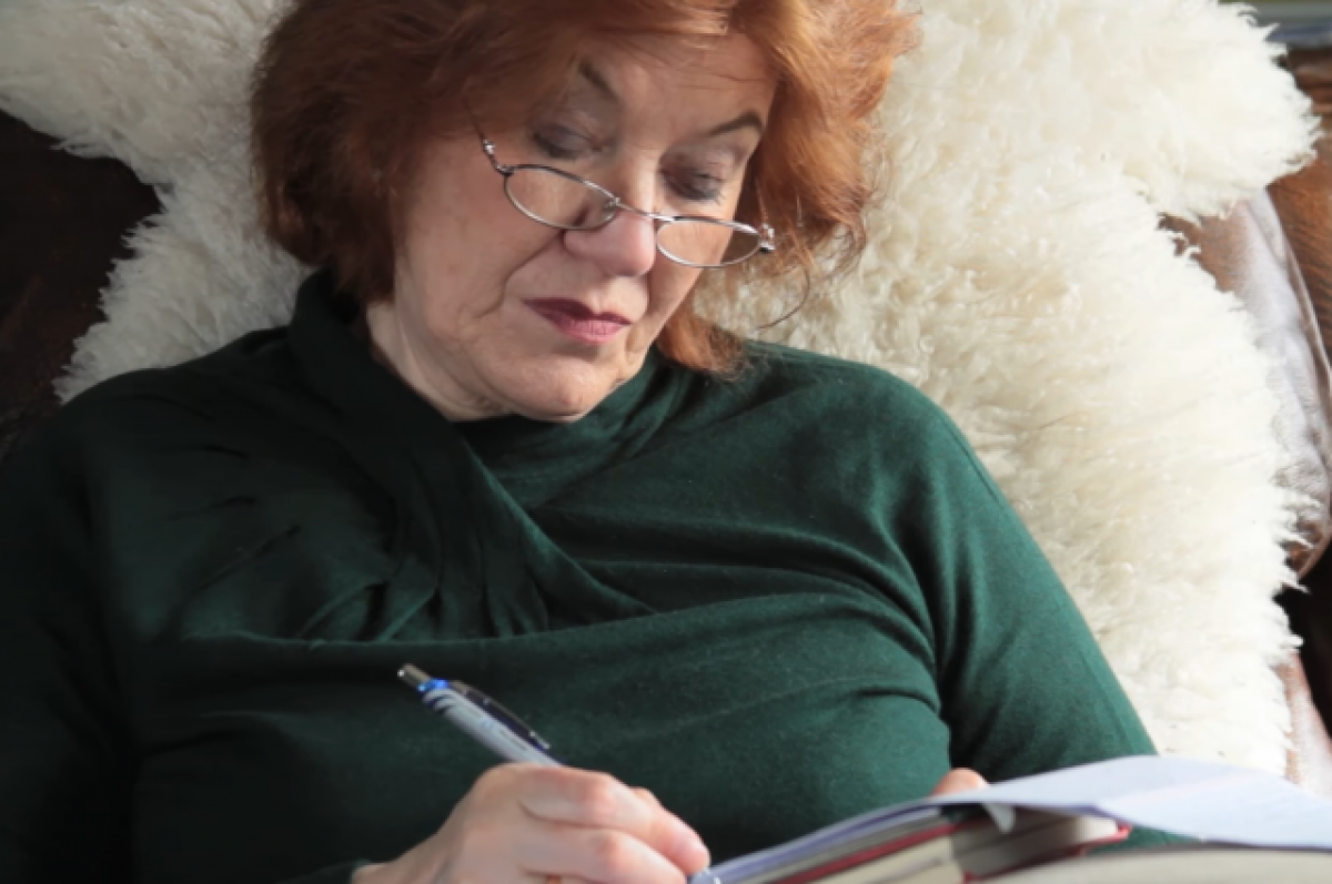 Британская писательница Энн Перри скончалась в возрасте 84 лет