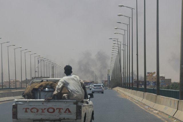 Бои в Судане за контроль над столицей