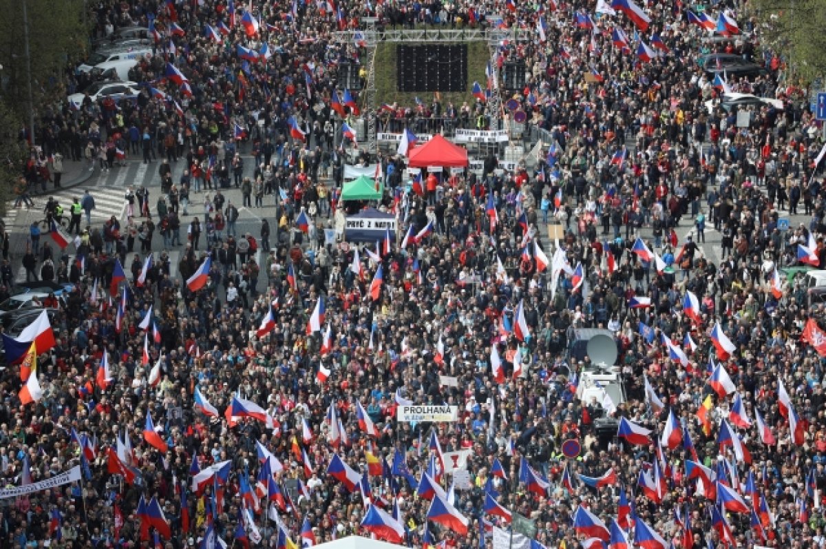 В Праге проходит митинг против экономической политики правительства