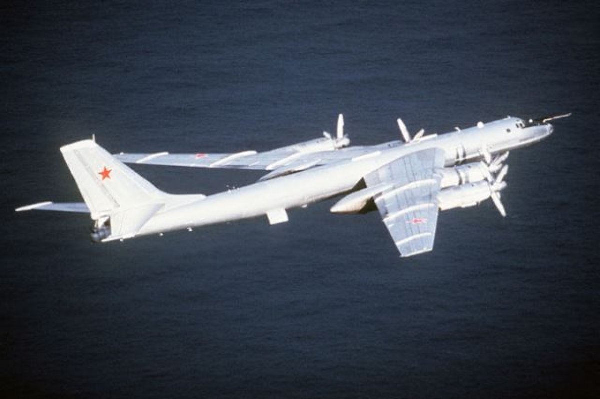 Самолеты Ту-142 провели учения по слежению за подводными лодками противника