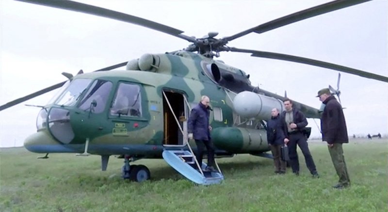 Президент РФ Владимир Путин посещает штаб группировок «Днепр» на Херсонском направлении специальной военной операции.