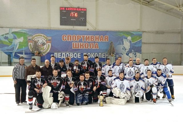 Хоккейная команда «Ледовая Арена» одержала уверенную победу в региональном турнире Ночной Хоккейной Лиги.