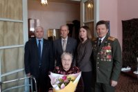 Маргарита Алексеевна Судиловская ( в центре) отметила 100-летний юбилей. 