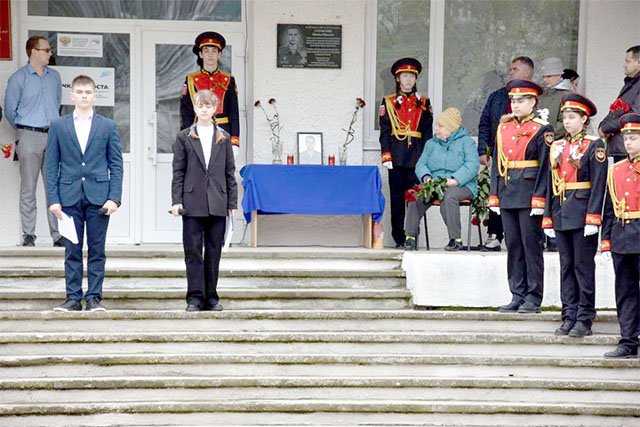 Недавно в 4-й школе Красноперекопска увековечили память героя СВО Максима Гутовского.