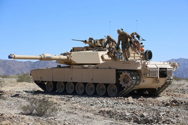 Танк M1A1 Abrams.