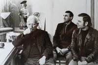 Василий Воронов (на фото справа) в доме у Михаила Шолохова (слева).