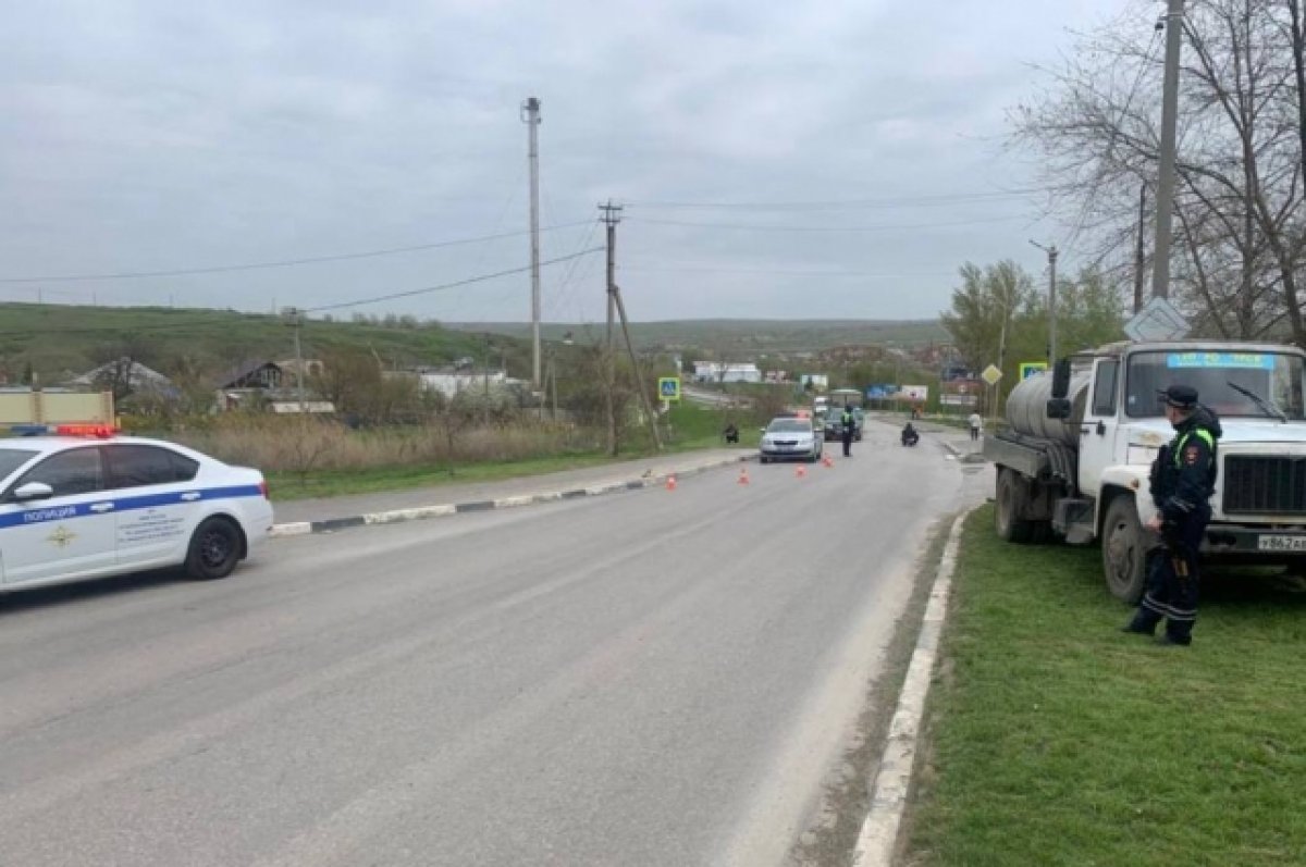 Автомобиль «ГАЗ» сбил молодую женщину в Ростовской области