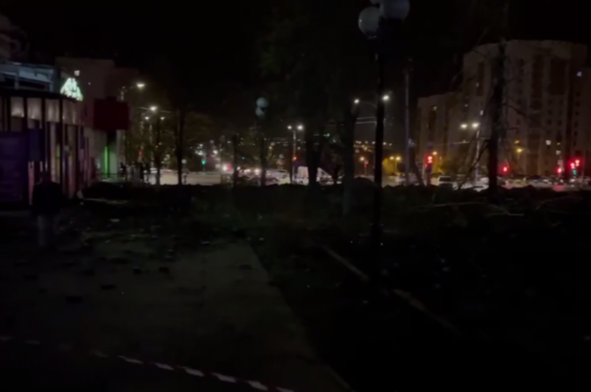 Видео 20 апреля. Взрыв в Белгороде 20 апреля 2023. Момент взрыва в Белгороде. Кадры взрыва в Белгороде. Фото улицы вечером.