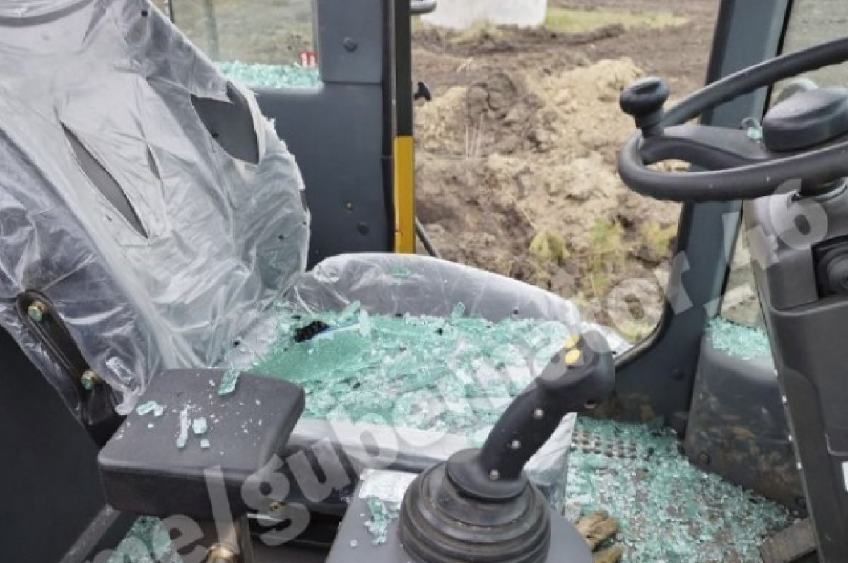 Украинский дрон атаковал пустой трактор в Курской области