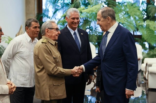 Сергей Лавров на встрече с Генералом армии Кубы Р. Кастро. Гавана, 20 апреля 2023 года.