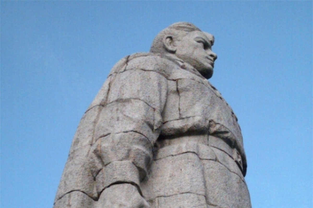 Жители украинского села Лисичево отстояли памятник советским солдатам