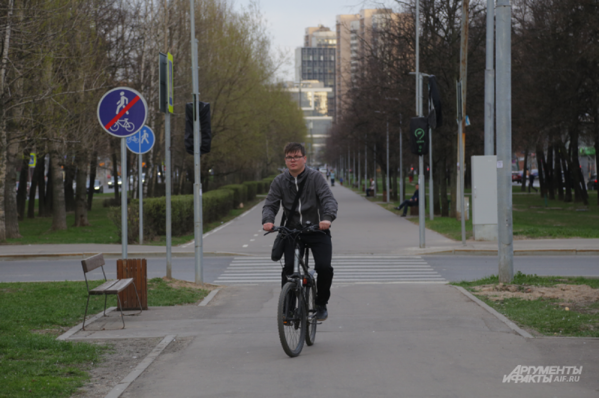 Кручу куда хочу. Корреспондент aif.ru тестирует велодорожки в Москве