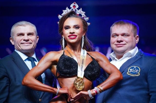 Красноярская спортсменка Олеся Кобелева стала чемпионкой Кубка России по бодибилдингу в категории фитнес-бикини.