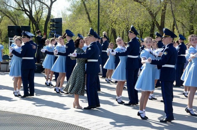 Почти 40 000 оренбуржцев станцуют «Вальс Победы» 5 мая.