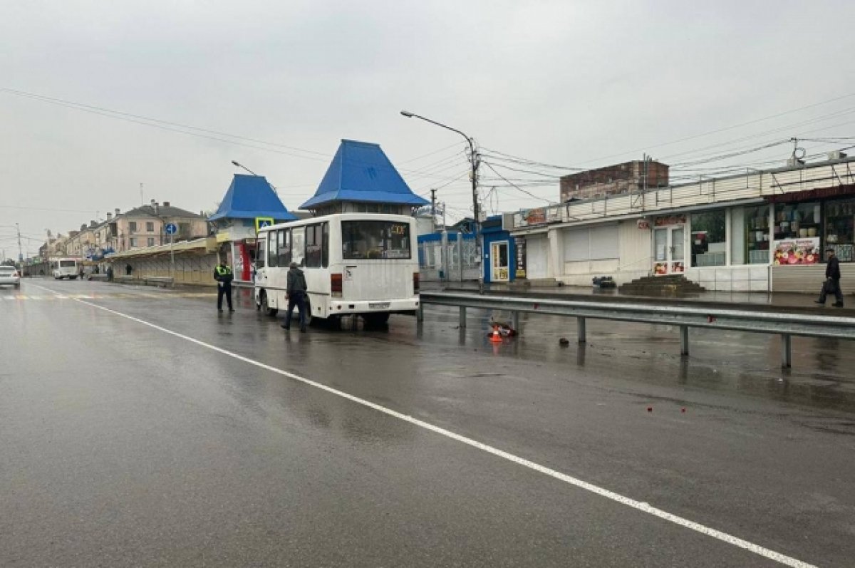 Автобус сбил 54-летнюю женщину в Ростовской области