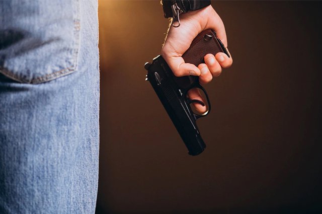 В Ростошах неизвестные расстреляли автомобиль из пневматического оружия.