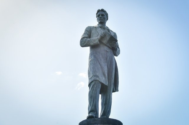 Татарстан вспоминает поэта Габдуллу Тукая в его 137 день рождения. 