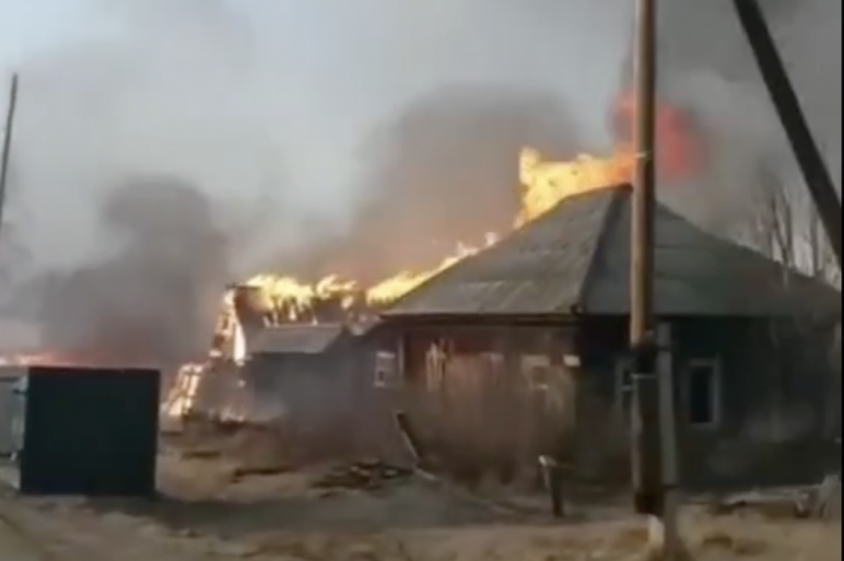 Число сгоревших зданий в поселках на Урале выросло почти до 200