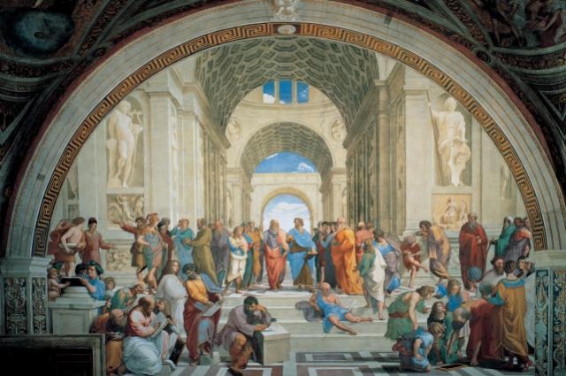 На знаменитой фреске Рафаэля Платон указывает на небо, а Аристотель - на землю.