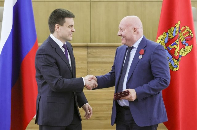 Врио губернатора Красноярского края Михаил Котюков вручил почётные награды.