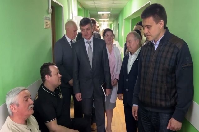 Михаил Котюков посетил поликлинику в Кодинске.