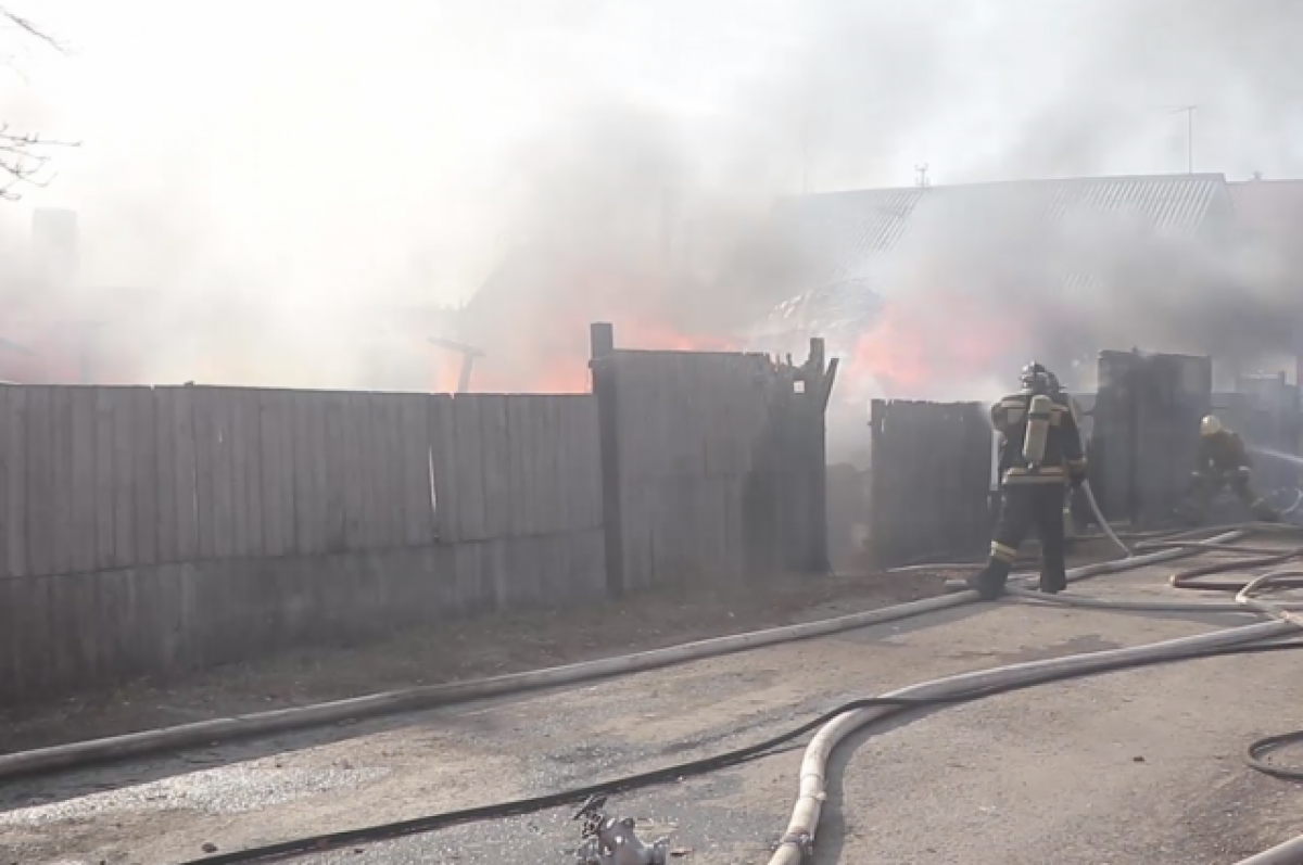 Лесной пожар зашёл на территорию завода Курганстальмост