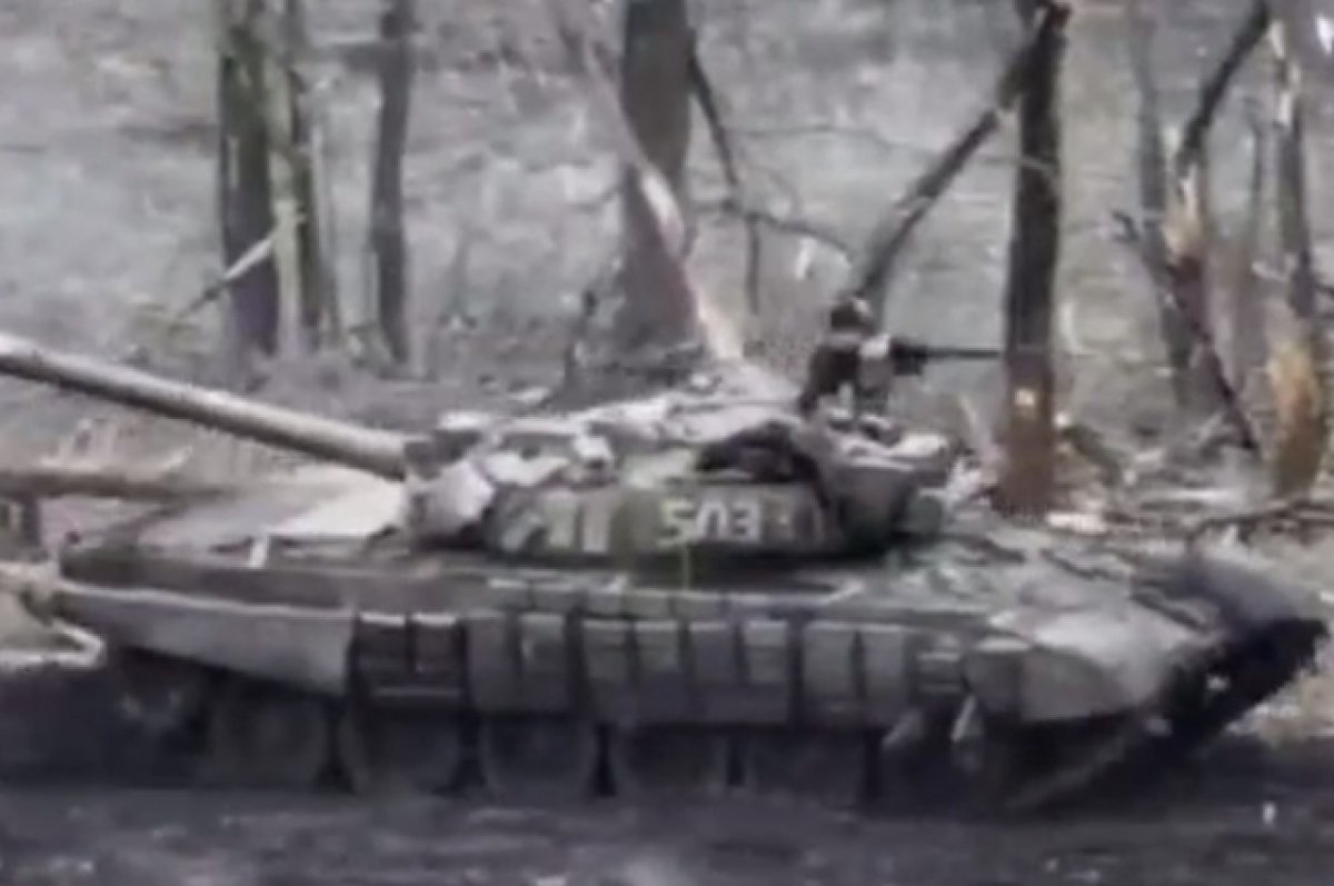 Российский танк Т-72 с 200 метров снёс опорный пункт ВСУ в ДНР
