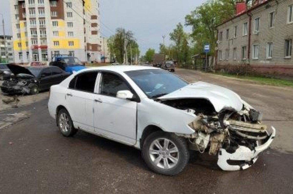 Две девушки-пассажирки Lifan пострадали в ДТП на Почтовой улице в Брянске