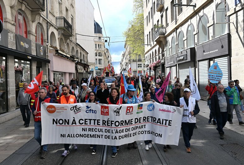 Протестующие на улицах Сент-Этьена.