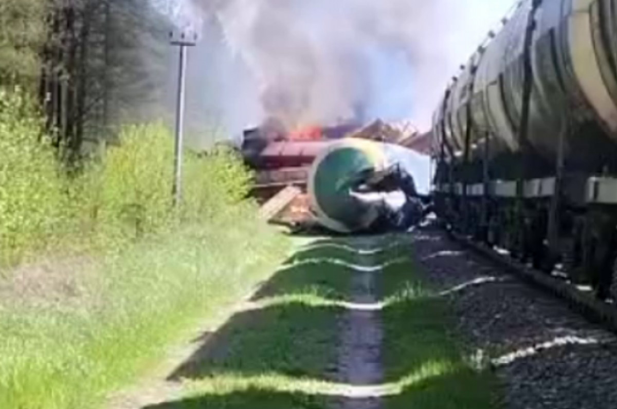 Сошедший с рельсов в Брянской области грузовой поезд шел из Белоруссии