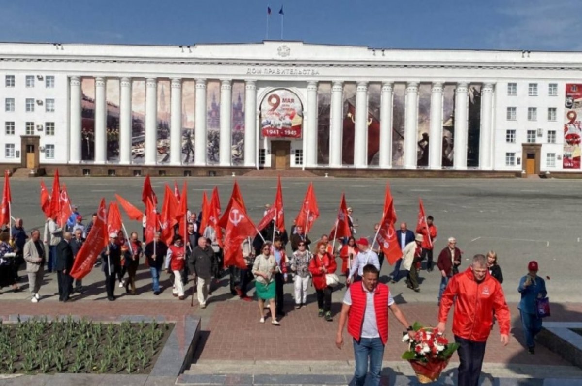 Ульяновские коммунисты почтили память Ленина и провели автопробег | АиФ  Ульяновск