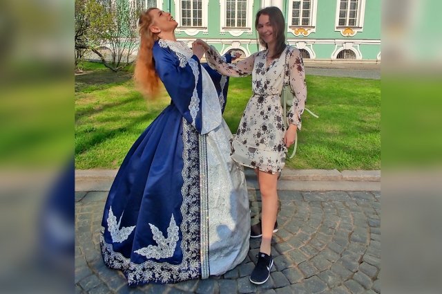 Фото с императрицей может обойтись в 500 рублей.
