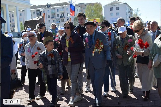 Семья Сорокиных - участники парада Победы 2022 года. Михаил Григорьевич - в центре