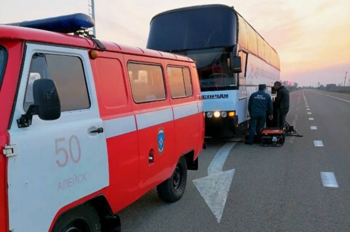 Ночью на алтайской трассе сломался автобус с 52 пассажирами в салоне