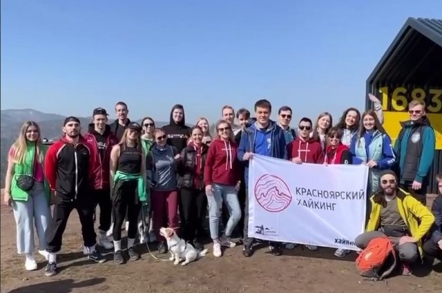 Михаил Котюков вместе с молодёжью сходил в поход до скалы Арка на Торгашинском хребте.