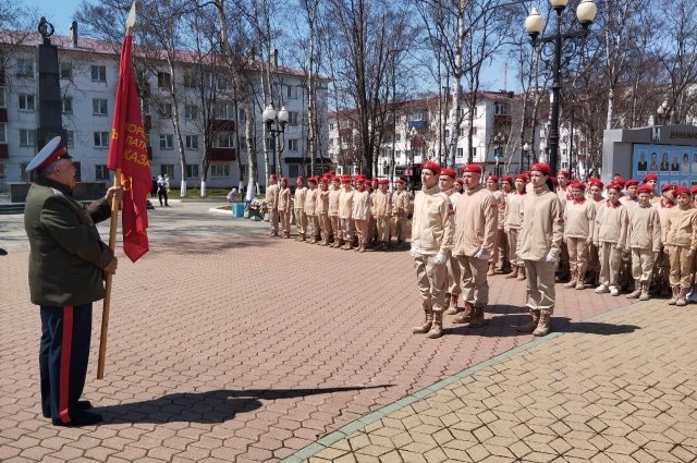 Юнармейцы Корсакова получили новое знамя.