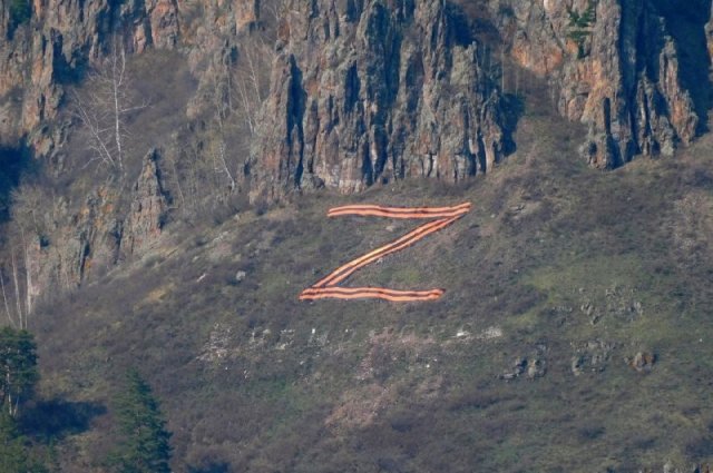 Георгиевскую ленту установили в виде буквы Z.