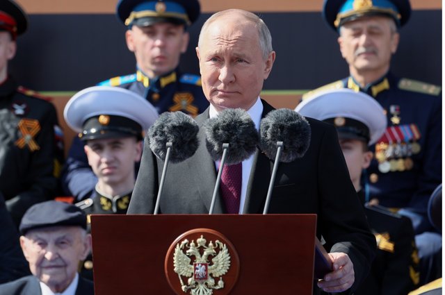 Президент РФ Владимир Путин выступает на параде в Москве
