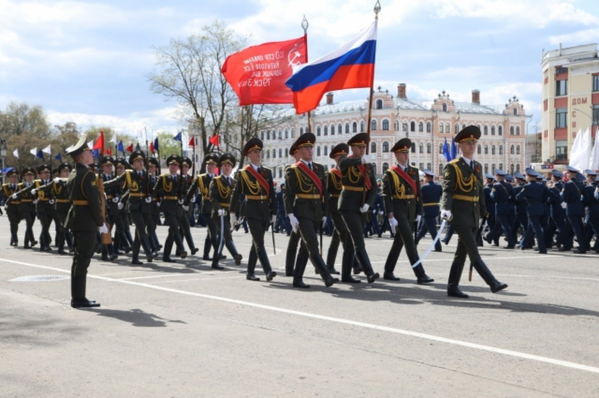 9 мая в Вологде провели торжественный парад и праздничный митинг | АиФ  Вологда