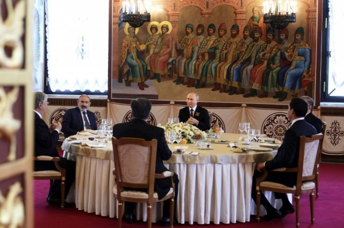 Стало известно меню неформального обеда Путина с лидерами стран СНГ
