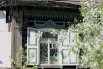Черемуха на Урале растёт повсеместно. А вот в сохранившемся деревянном доме на улице Плавильщиков дерево посажено по старым правилам - в палисаднике.
