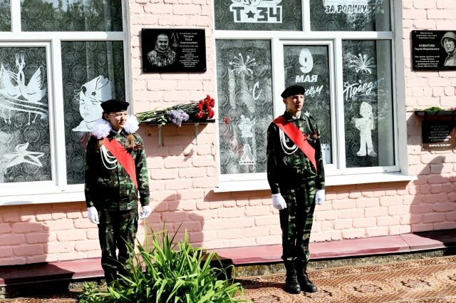 В Бугурусланском районе увековечили память героя СВО Ильи Петрова.