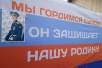 Оренбуржцы разместили баннер в поддержку сына - участника СВО - в День Победы