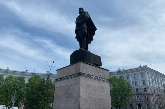 Памятник Черняховскому перевезли в Воронеж из Вильнюса
