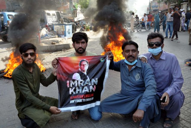 Массовые беспорядки в Пакистане