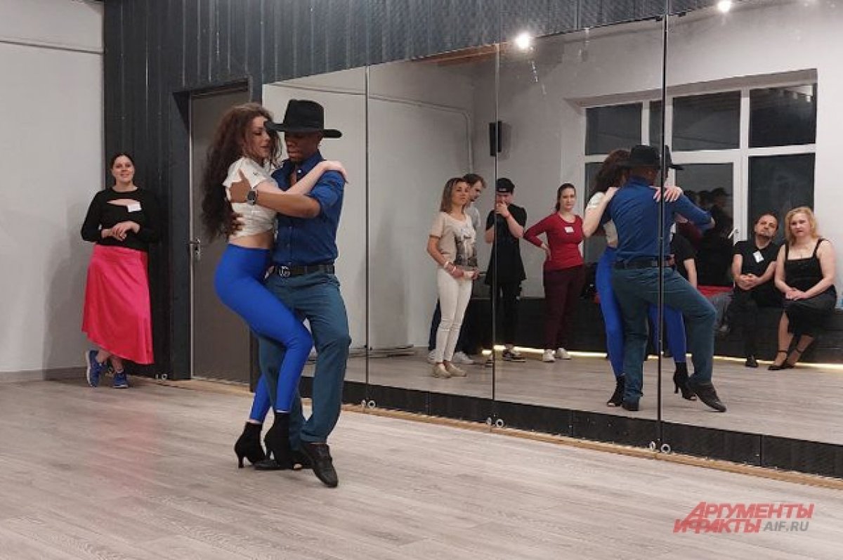 Шаг право — шаг влево. Пробные уроки танцев — отдельный вид досуга в Москве
