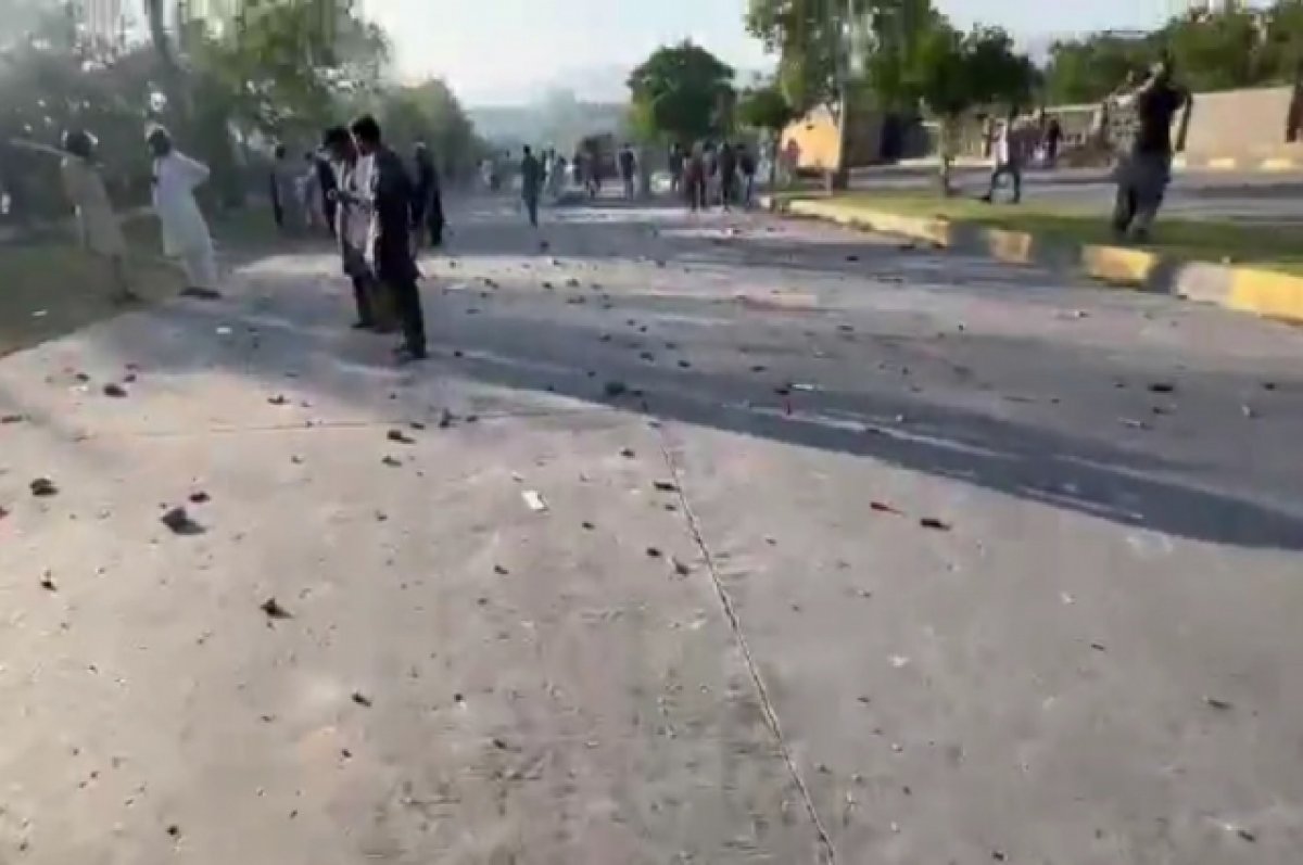 Власти Пакистана ввели в Исламабад армию на фоне беспорядков