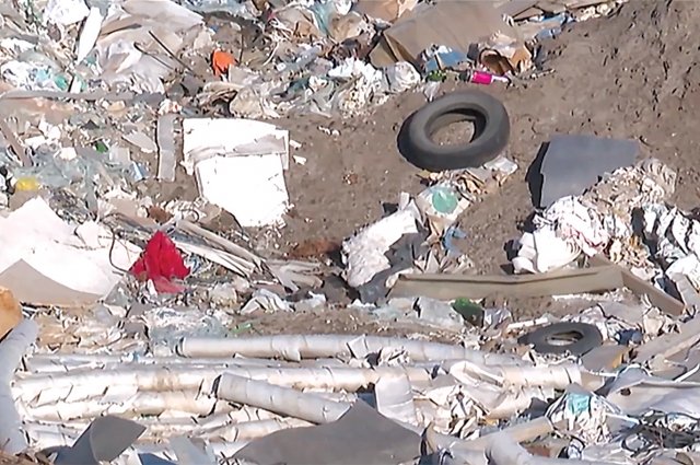 Владельцы участка обязаны убрать весь привезённый строительный мусор.