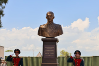 В Сирии открыли памятник Герою России