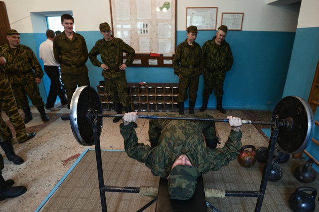 Военнослужащие запаса на военных сборах.